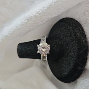 CZ round stone sterling silver ring, size 7.5